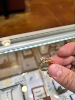 Woman’s 14k wedding ring