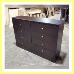 Eight drawers dresser