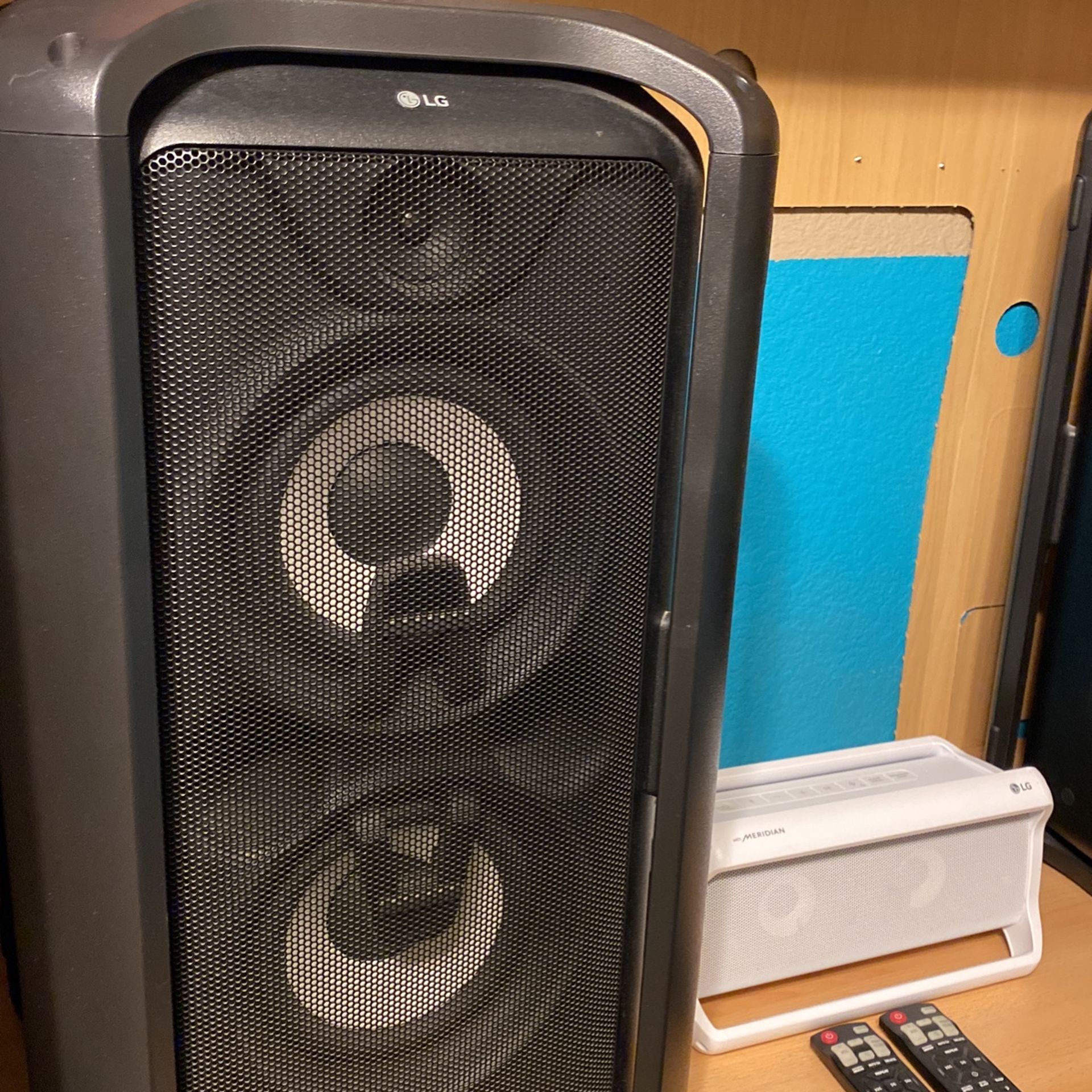 LG XBOOM RK7 Pair And LG PK7 Speakers