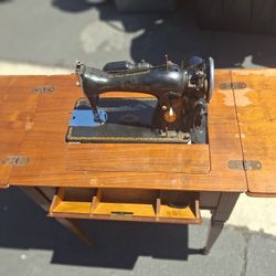 Vintage Singer Sewing Machine Table (Model No 15)