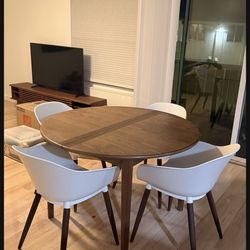 IIKEA expandable dining table
