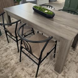 Dining table with chairs 