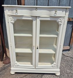 Vintage Lexington "Betsy Cameron" Cream Curio Display Cabinet / Bookcase