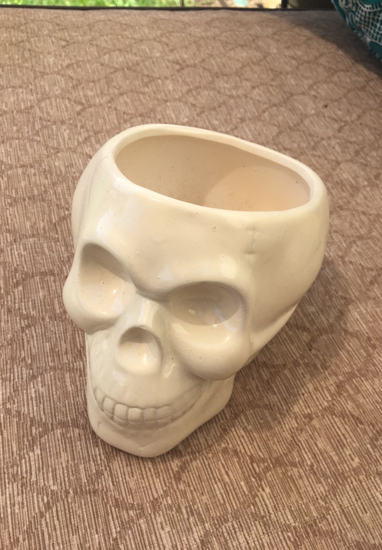 Ceramic skull planter/ garden pot