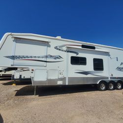 2006 - 39 Ft Toy Hauler With 3 Slide Outs