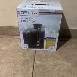 Delta 1.3 Liter Juice Extractor 