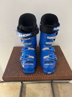 YOUTH (BOYS SIZE 4, GIRLS SIZE 5) LANGE SKI BOOTS -VERY GOOD CONDITION