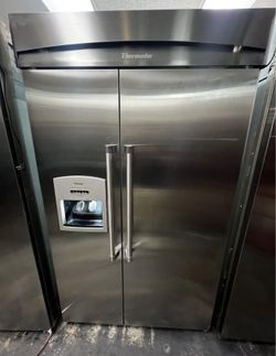 Thermador Professional 48” Refrigerator Built-in With External Dispenser