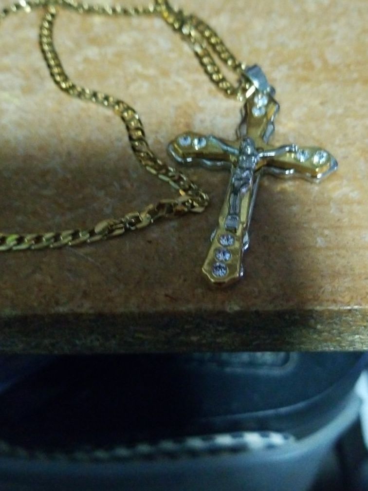 22 Inch 18k Gold Plated Cuban Link Chain With 2 Inch Cross Really Nice New