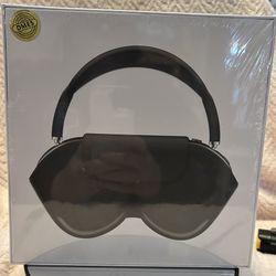 Black Wireless Headphones with a case for headphones*NEW IN UNOPENED BOX*