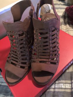 Vince camuto size 9M $25