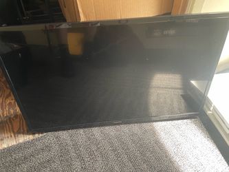 Toshiba 32” tv with mount and remote