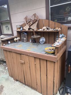 Outdoor Bar / Storage Hutch