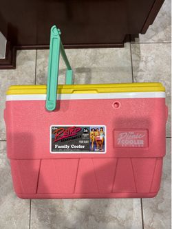 Retro Igloo Cooler Picnic Basket