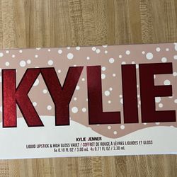 Kylie Jenner liquid gift set in a custom box. Brand new. Great gift. 