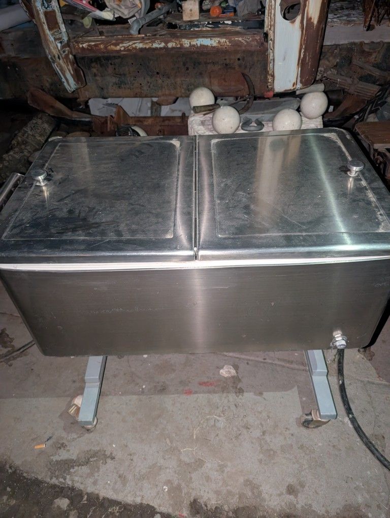 Rolling Ice Chest