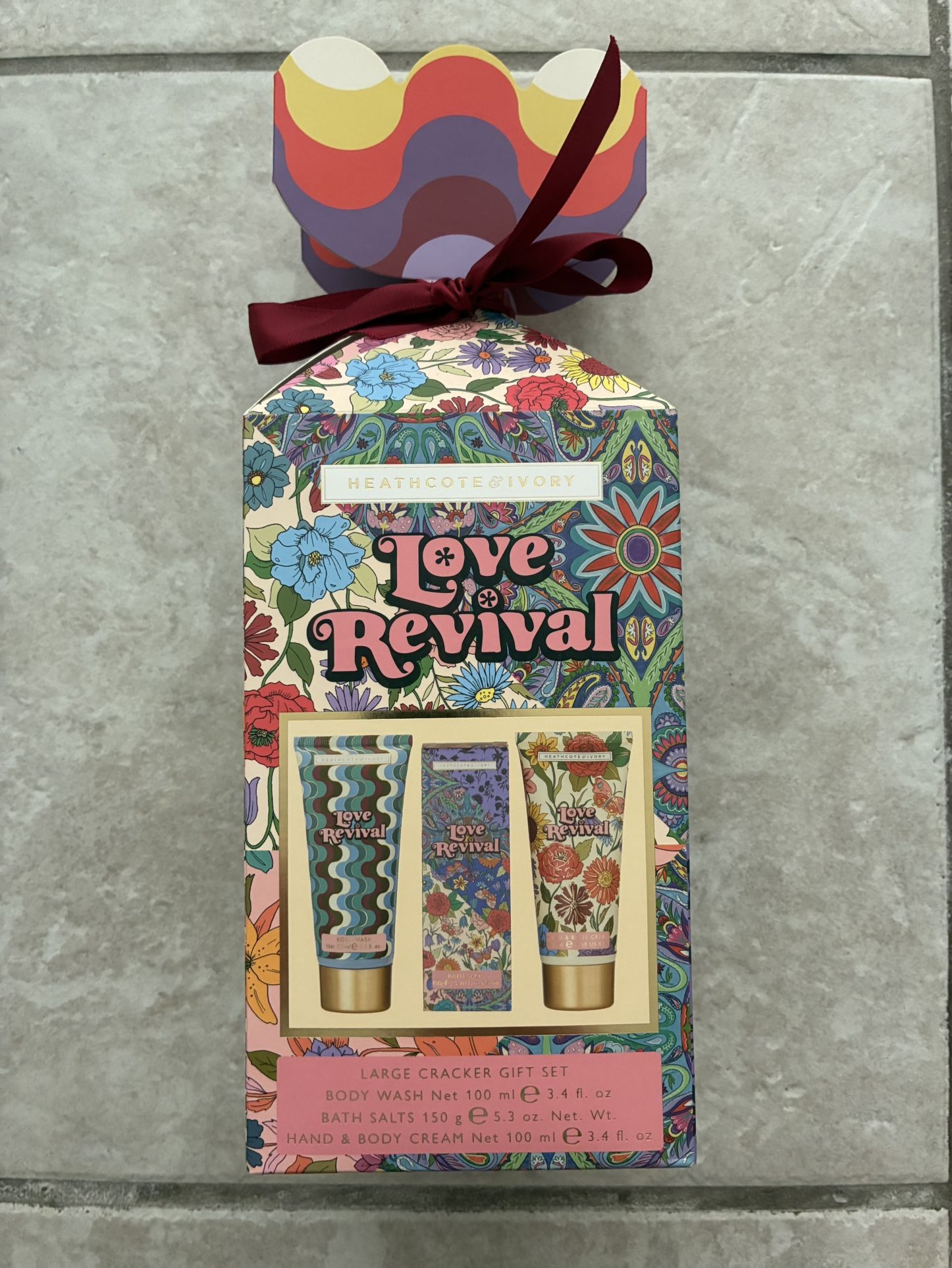 Heathcote & Ivory LOVE REVIVAL LARGE CRACKER GIFT SET - Wash, Salts & Body Cream