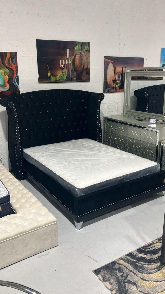 Bed Frame Queen Size > NEW < Financing Available Down $53. Preguntar Precio 