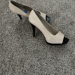 Ladies Heeled Shoes Size 7 1/2 Brand New!!!