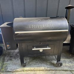 Traeger Century 22 34 Electric Pellet BBQ Grill Smoker for Sale in Puyallup WA OfferUp