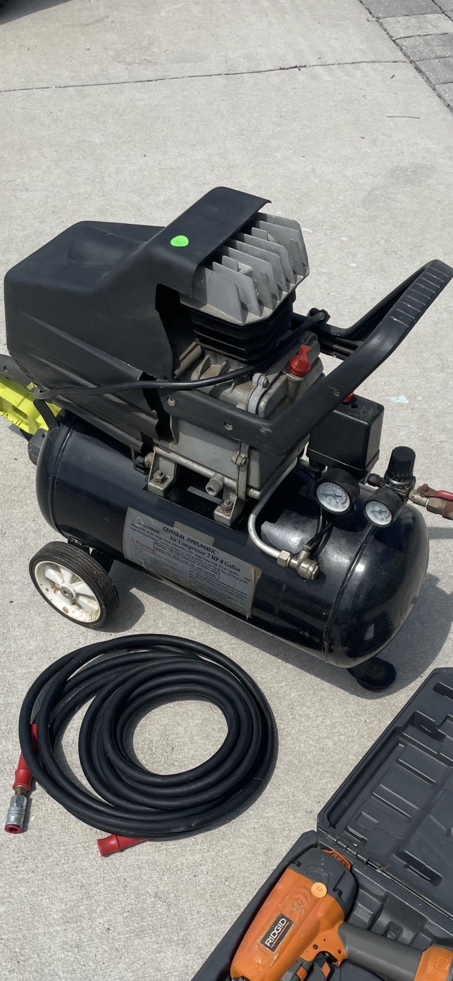 2hp 8 Gallon Compressor W/hose