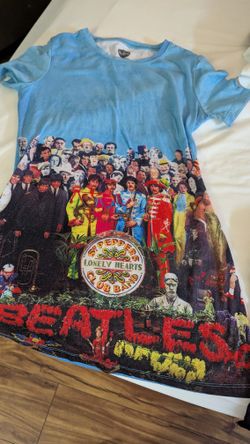 VINTAGE WOMENS JUNIOR SIZE M TSHIRT SUPER COOL DATED 2011 MAKE OFFER 