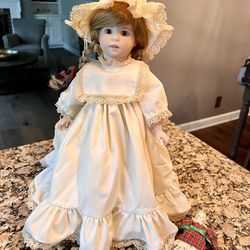 Antique Porcelain Doll In Excellent Condition 