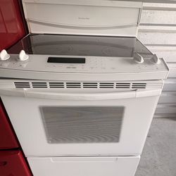 White Kitchen Aid Glasstop Stove w/Self- Cleaning Oven