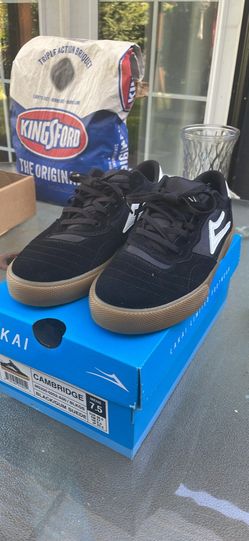 Lakais 7.5 skate shoes