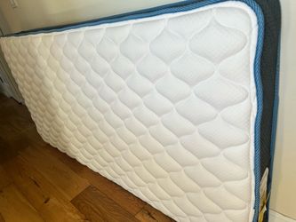 Twin White Quilted Mattress with Blue Border
