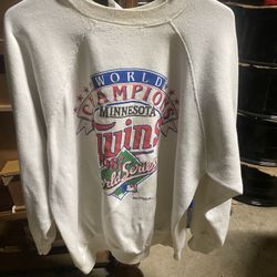 Vintage Minnesota Twins Sweatshirt Size L?