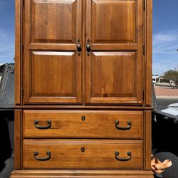 Armoire dresser 