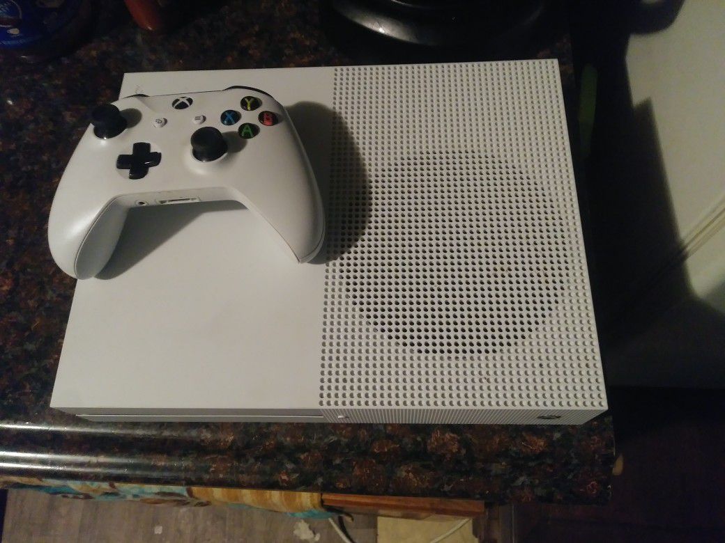 Xbox One S with controller