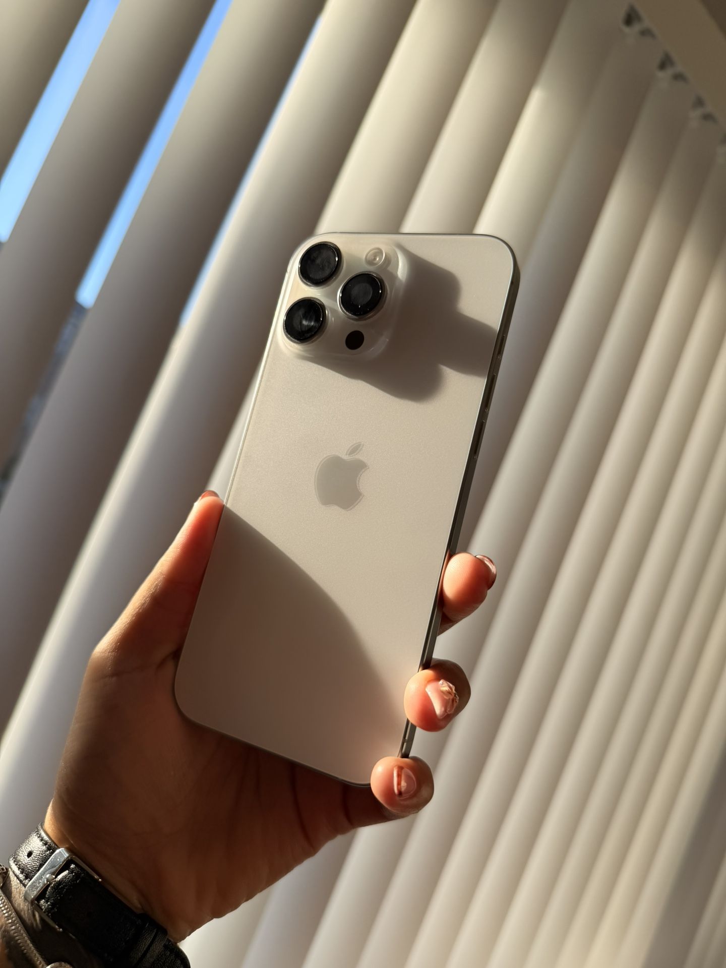 iPhone 16 Pro Max 256GB White Titanium