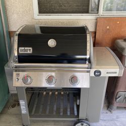 Webber‘S Genesis  11 Propane barbecue.