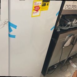 Magic Chef HMUF6WE Freezer