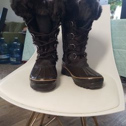 Chombu Women Boots Size :9