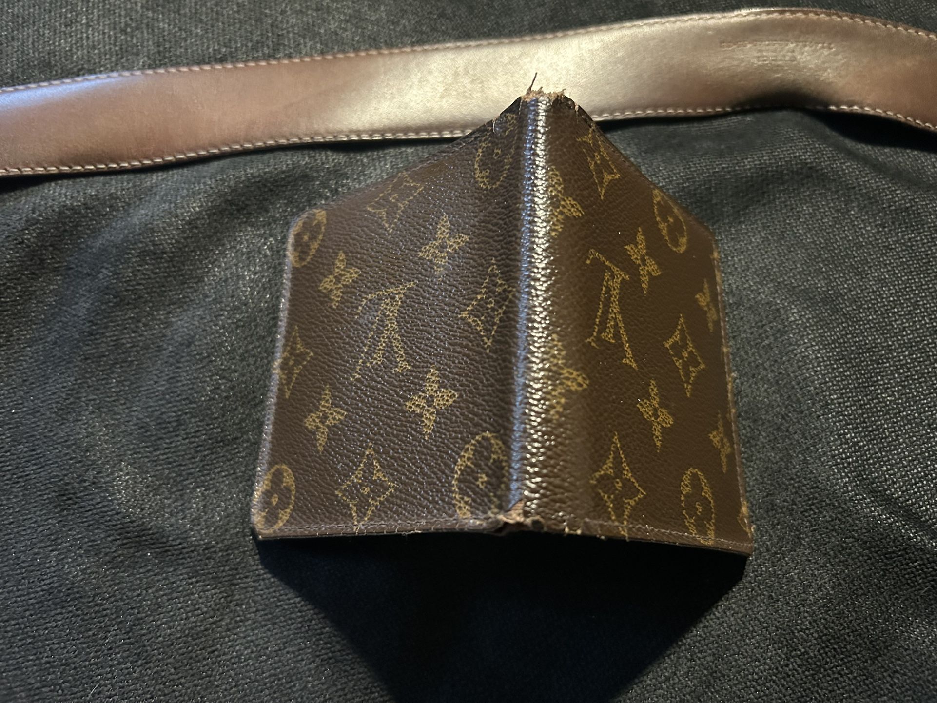 100% Authentic Gucci Belt And Louis Vuitton Wallet