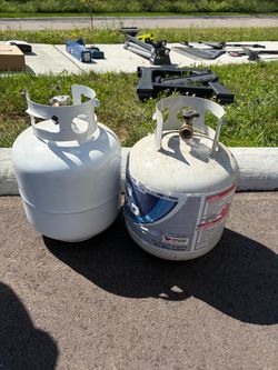 2 Propane tanks, 25% full and 50% full