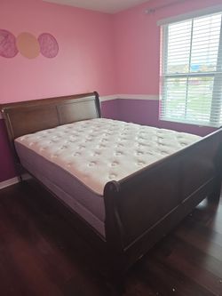 Queen bed or with the room or out the room
