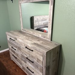 Vanity Dresser 