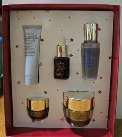 ESTĒE LAUDER Glow Non-Stop Skin Care $25. Pick-up In Aurora.