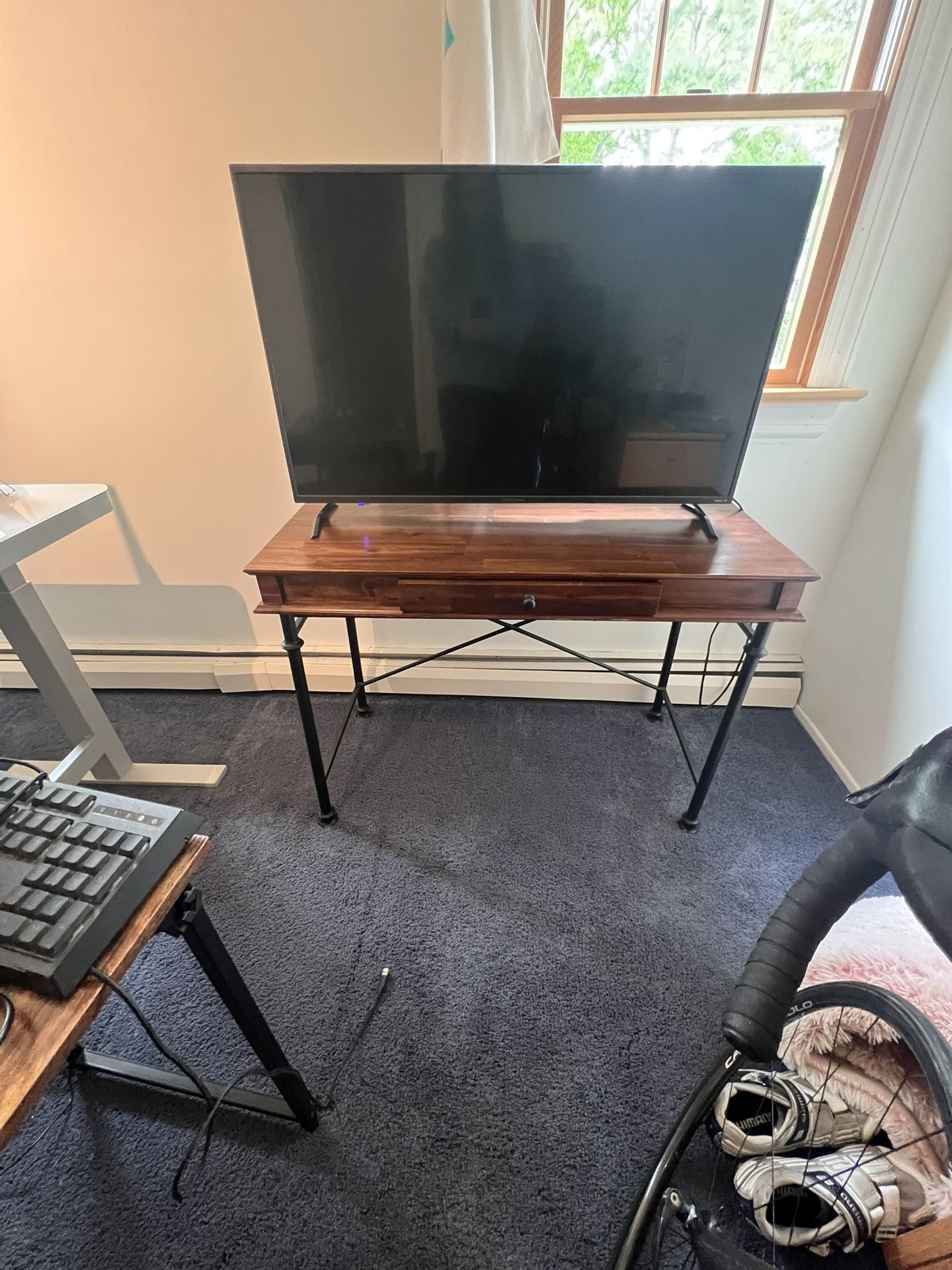 Rustic Industrial Writing Desk – Sturdy Metal Frame & Stained Wood Top