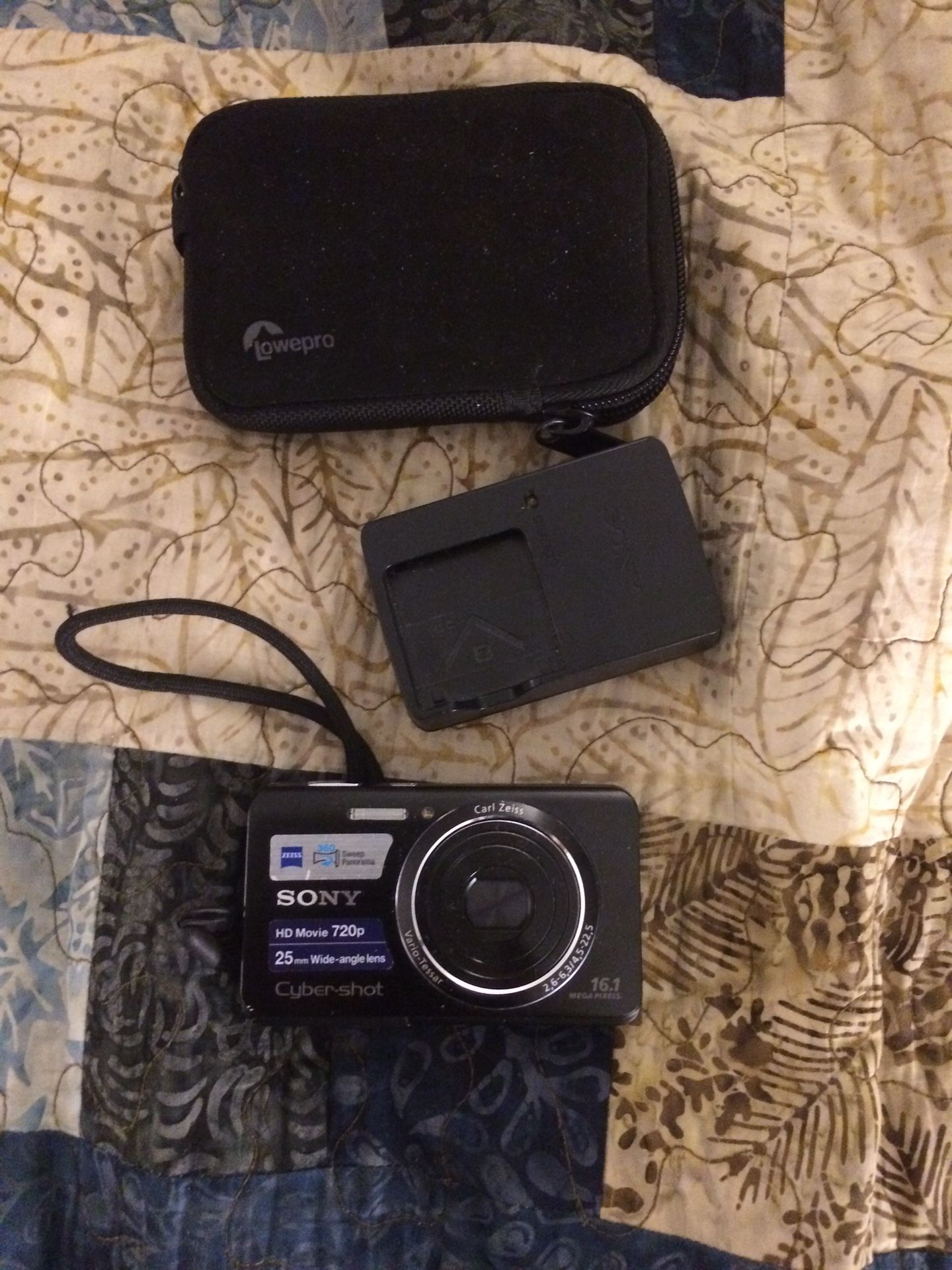 Sony Cyber-shot 16.1 MP camera camcorder video video recorder with case