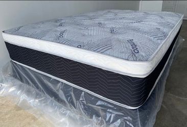 Queen Euro Bamboo Pillow Top Mattress !!