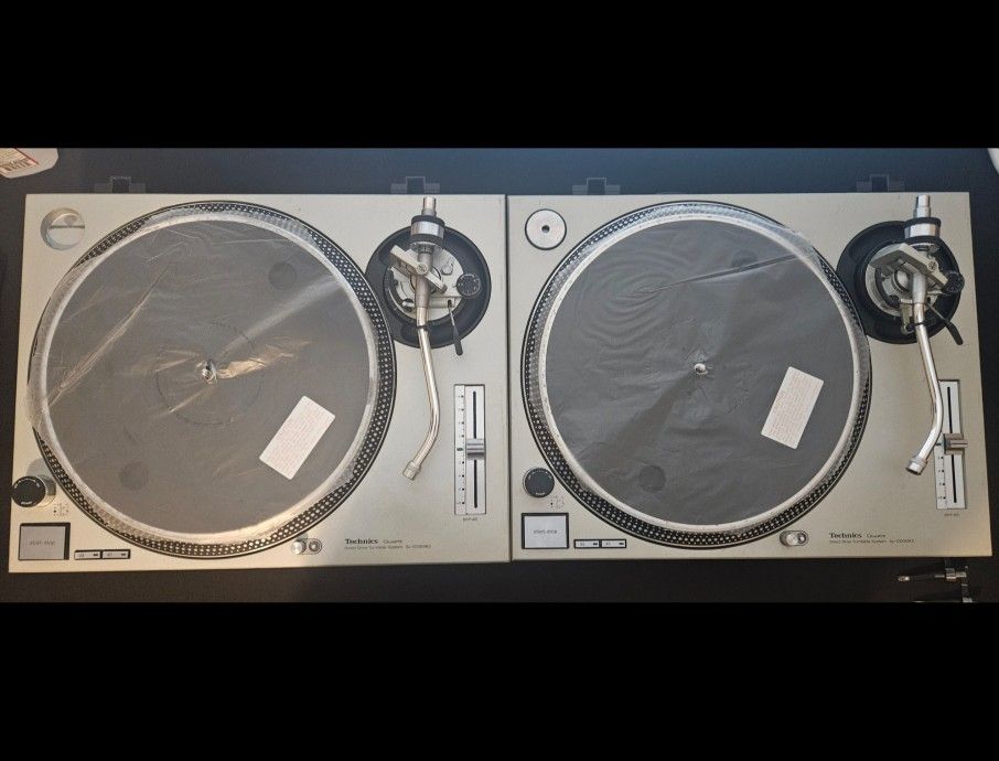 (2) Technic 1200 Mk2 Turntables
