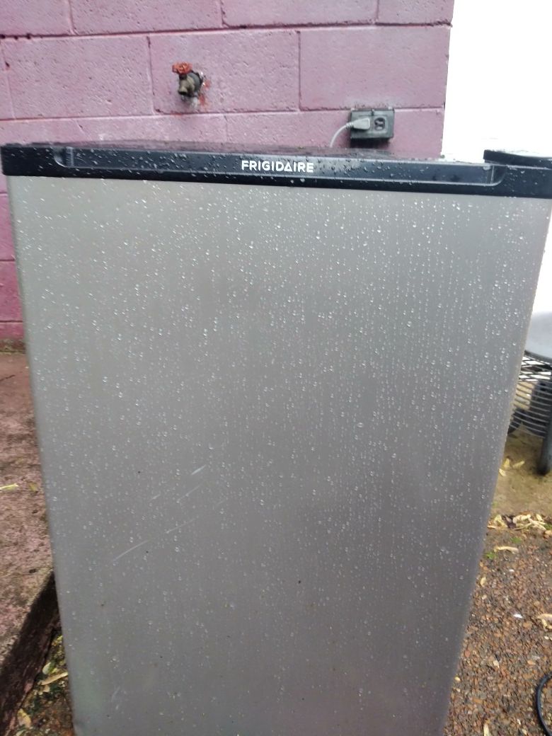 Frigidaire mini fridge with freezer