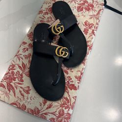 Gucci  Flat Marmont Leather Thong