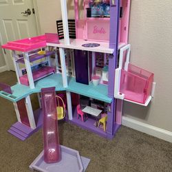 Like NEW Barbie dreamhouse