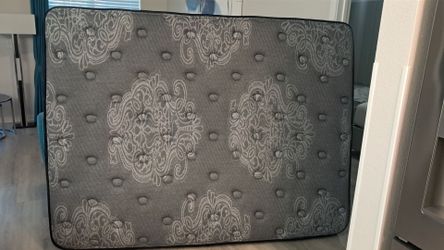 QUEEN MATTRESS